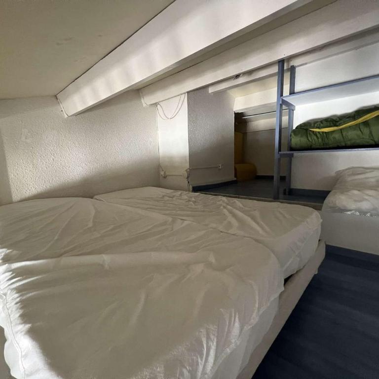 Studio Mezzanine avec Piscine, Clim, Parking et Lave-linge - Proche Plage - FR-1-702-50 - Studio - 7