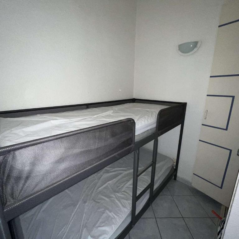 Studio Mezzanine avec Piscine, Clim, Parking et Lave-linge - Proche Plage - FR-1-702-50 - Studio - 8