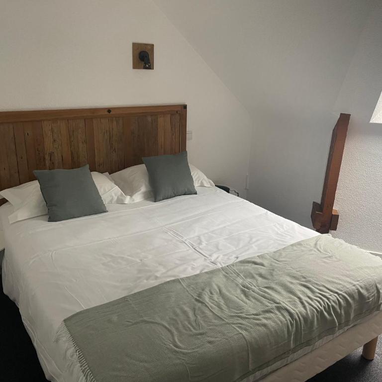 Hotel La Licorne - Petite Chambre Double - 7