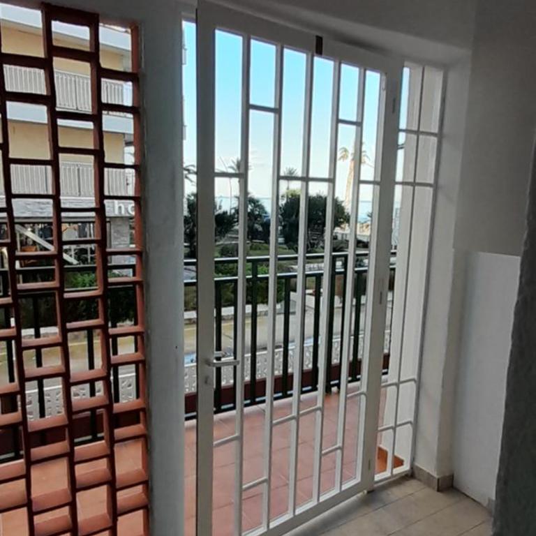 Primera línea, vistas al Castillo, Avda Papa Luna 10 - Apartamento con vistas al mar - 3