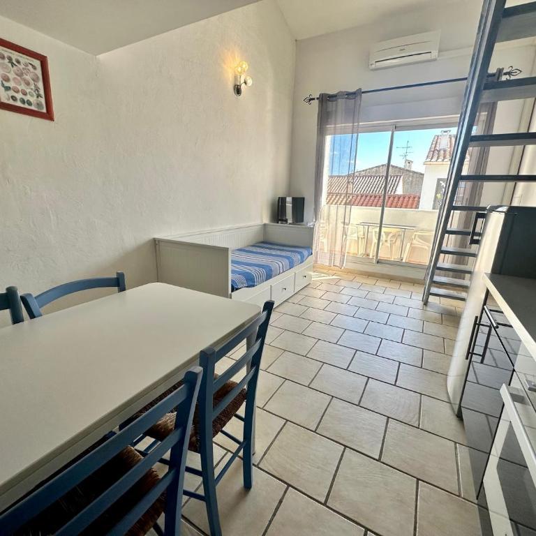Résidence La Palma & L'Oasis - Two-Bedroom Apartment with Balcony - 7