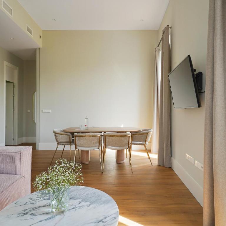 Numa Seville Prestigio - 3 Bedroom Apartment with Balcony - 9