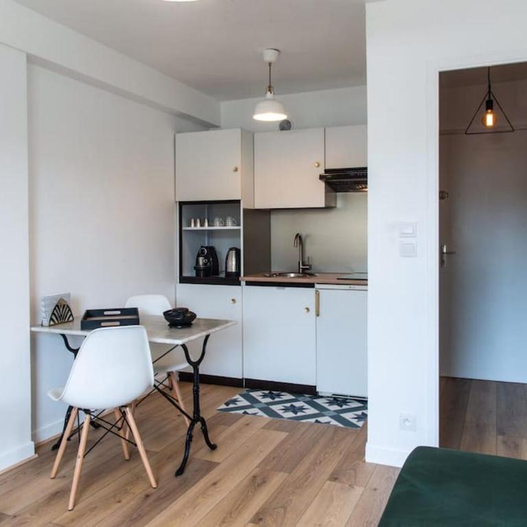 Appartement Élégant à 2 Pas de la Mer - One-Bedroom Apartment - 4