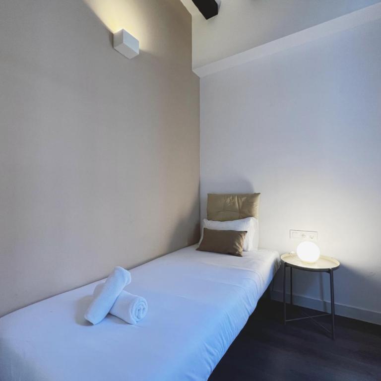 Stay U-nique Apartments Vila de Gracia - Three-Bedroom Apartment - 9