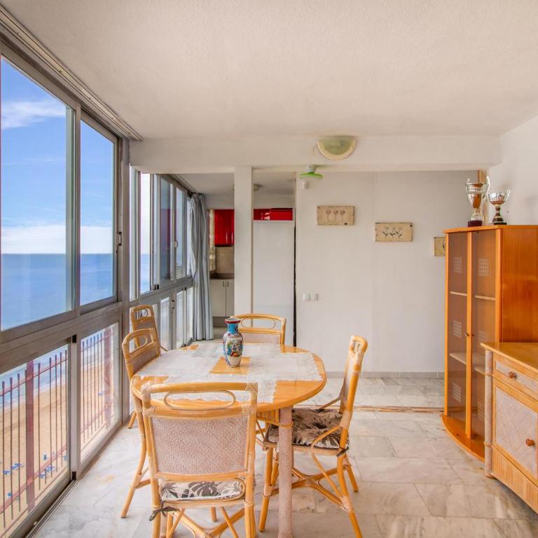 2 Bedroom Lovely Apartment In Benidorm - Two-Bedroom Apartment - 8