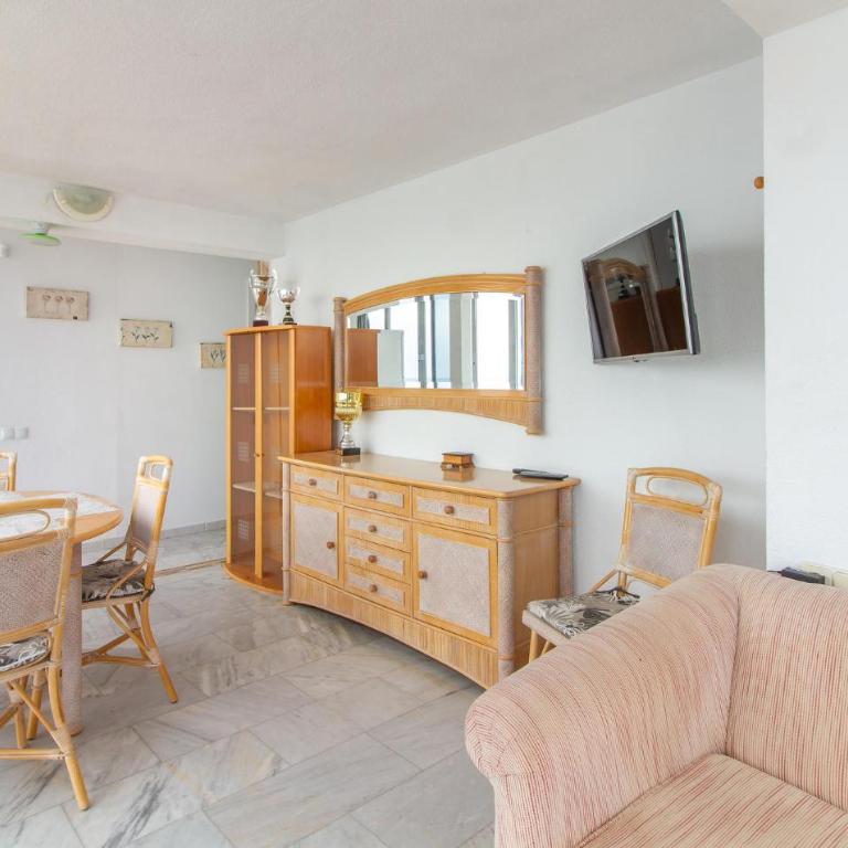 2 Bedroom Lovely Apartment In Benidorm - Two-Bedroom Apartment - 3