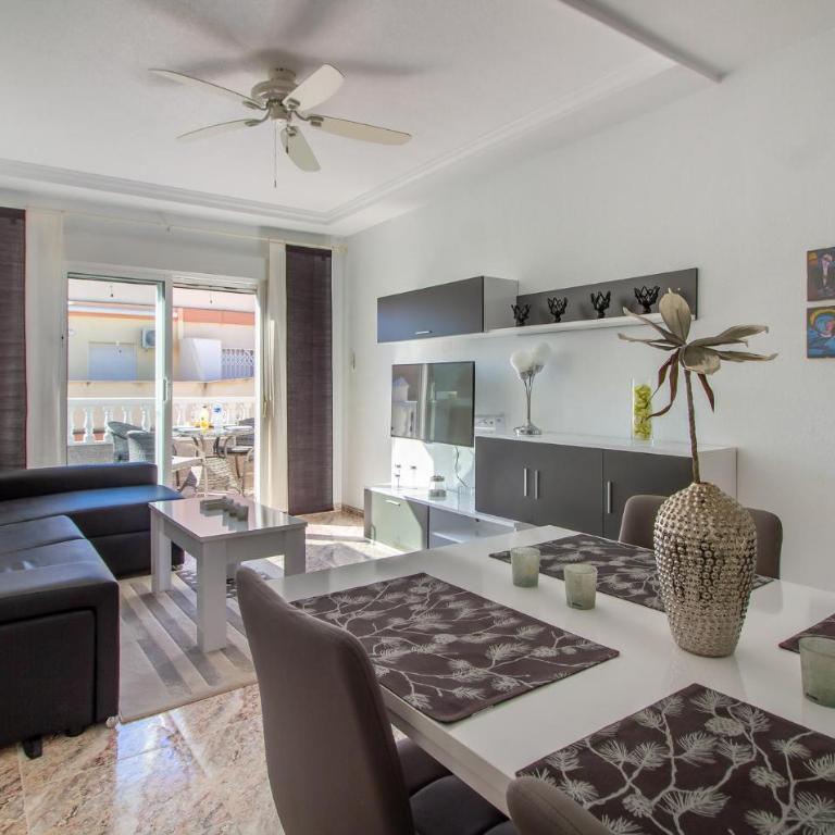 2 Bedroom Gorgeous Apartment In Torrevieja - Apartamento de 2 dormitorios - 2