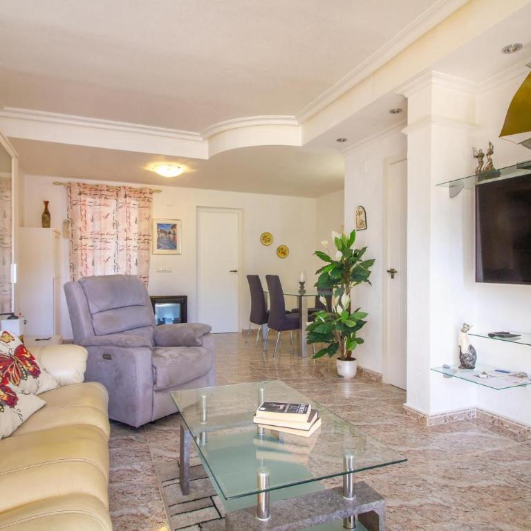 Stunning Home In Torrevieja With Wifi - Ferienhaus mit 3 Schlafzimmern - 3