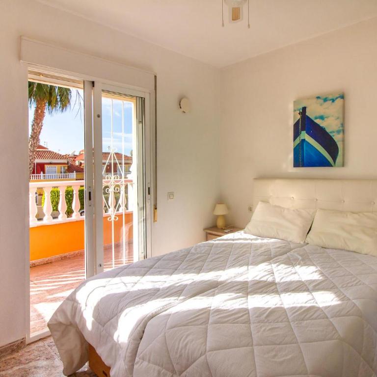 Stunning Home In Torrevieja With Wifi - Ferienhaus mit 3 Schlafzimmern - 16