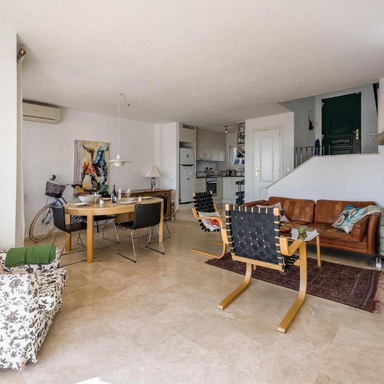 Stunning Apartment In Benalmádena - Apartamento de 2 dormitorios - 4