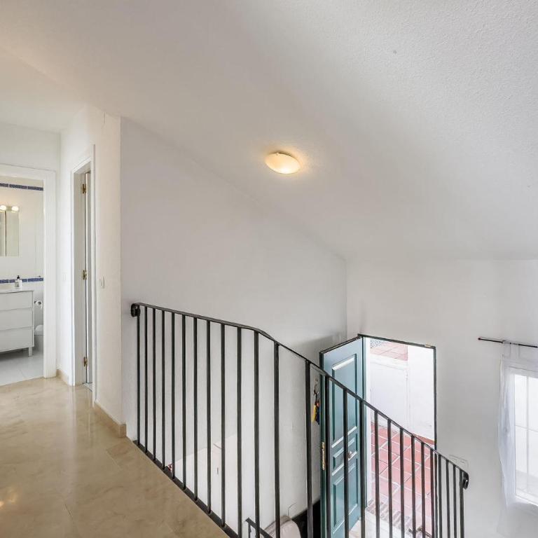 Stunning Apartment In Benalmádena - Apartamento de 2 dormitorios - 19