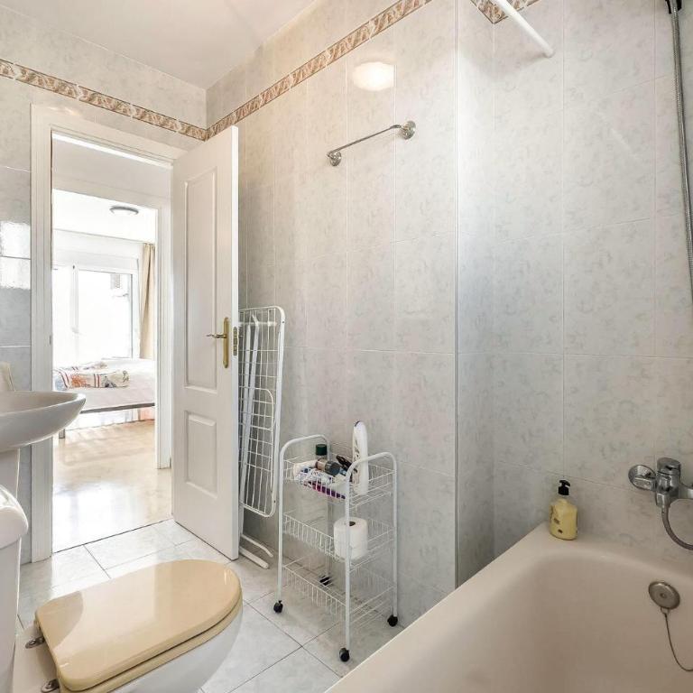 Stunning Apartment In Benalmádena - Apartamento de 2 dormitorios - 24