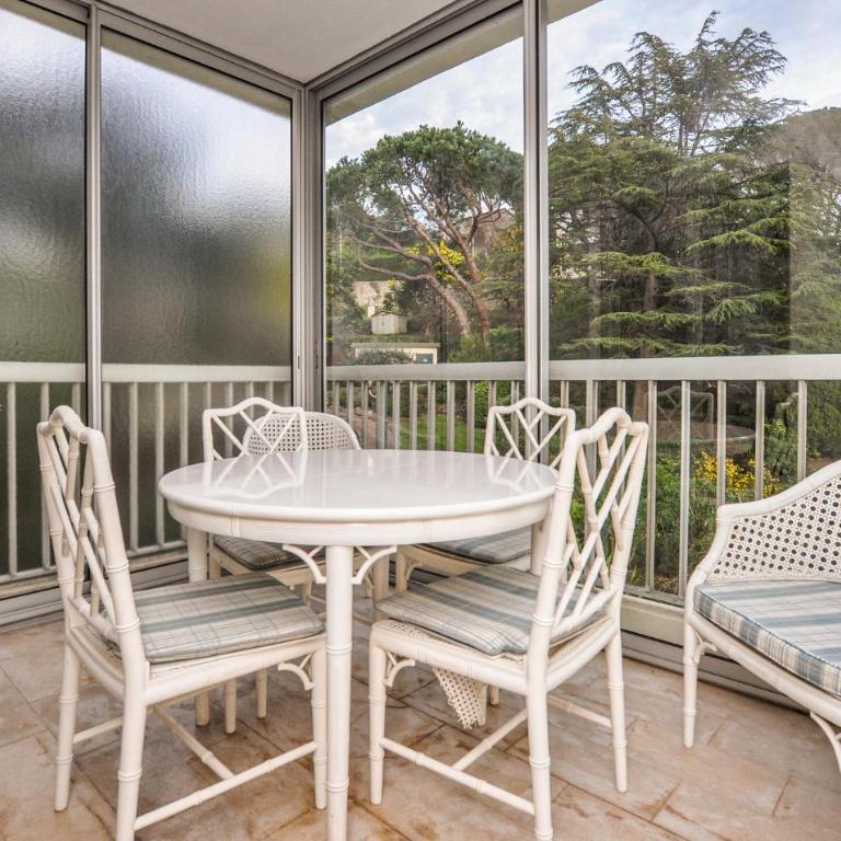 Nice Apartment In Cannes With Swimming Pool - Appartement 2 Chambres - 4