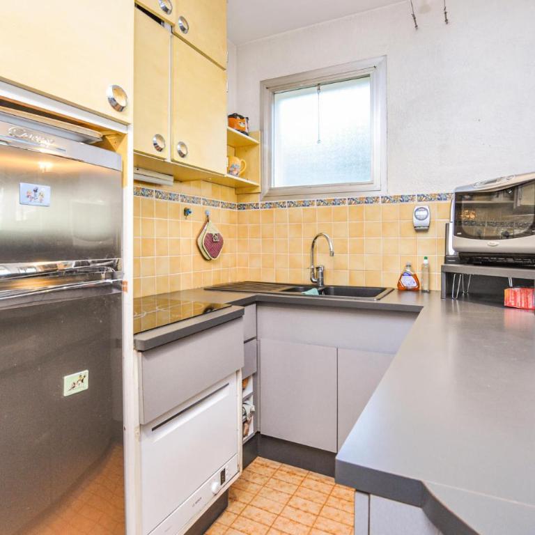 Nice Apartment In Cannes With Swimming Pool - Appartement 2 Chambres - 13