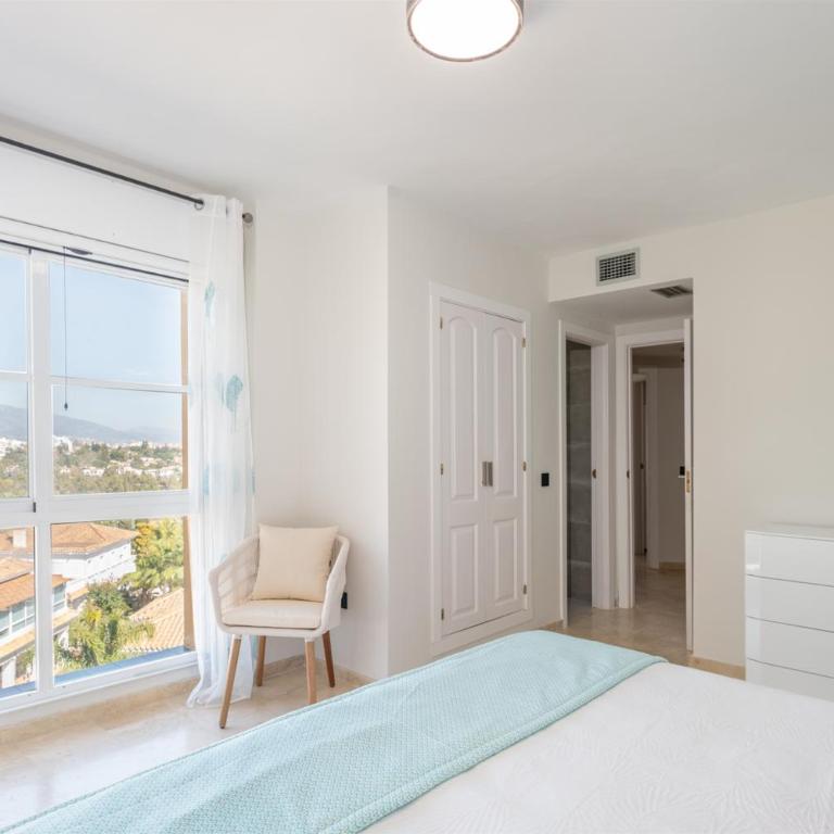 Apartamento con piscina, golf y solarium by Rent Me - Two-Bedroom Apartment - 12
