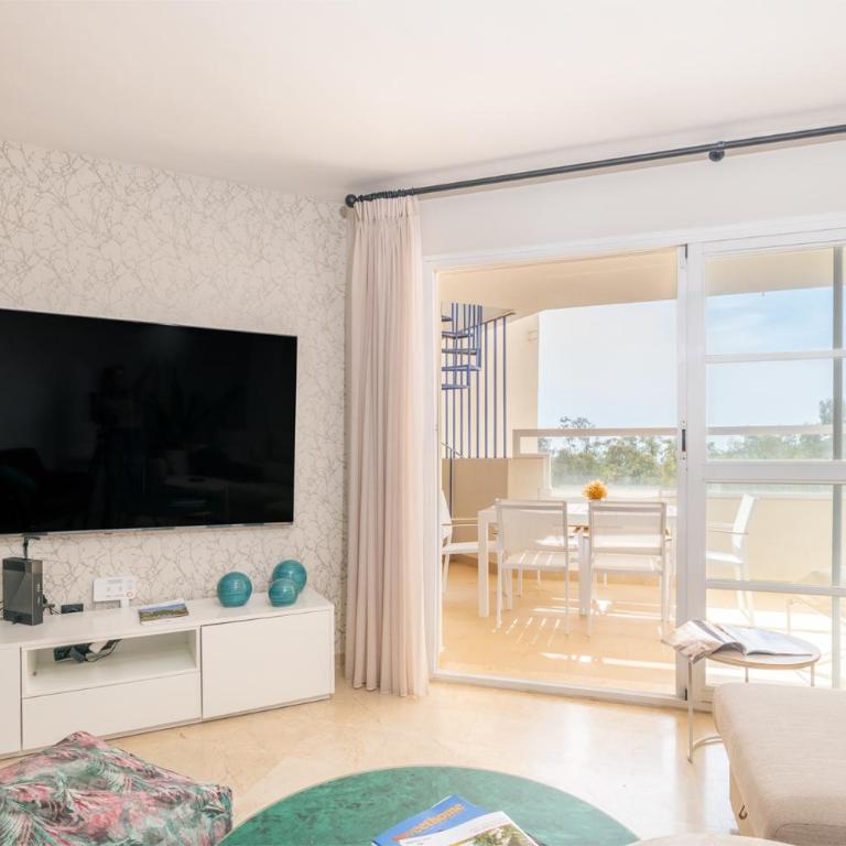 Apartamento con piscina, golf y solarium by Rent Me - Two-Bedroom Apartment - 4
