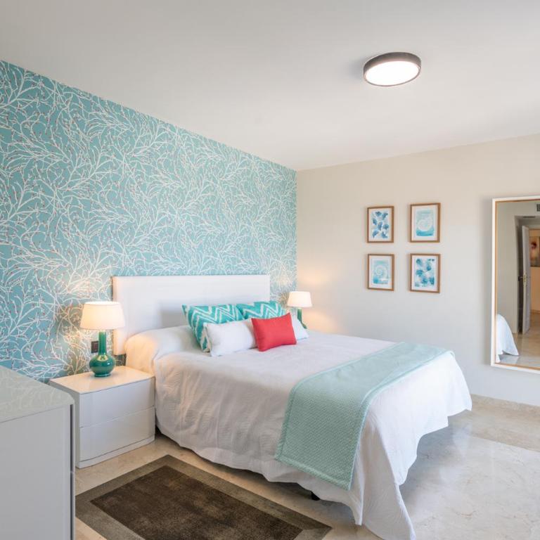 Apartamento con piscina, golf y solarium by Rent Me - Two-Bedroom Apartment - 9