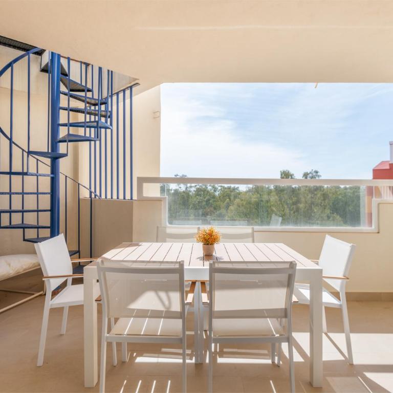 Apartamento con piscina, golf y solarium by Rent Me - Two-Bedroom Apartment - 25