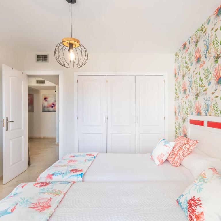 Apartamento con piscina, golf y solarium by Rent Me - Two-Bedroom Apartment - 18