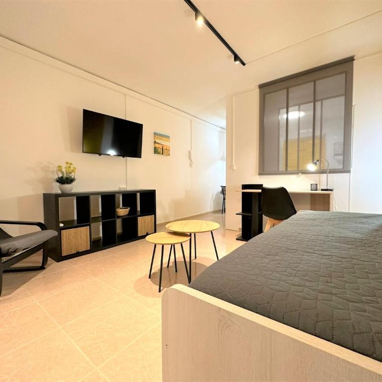 TarracoHomes, TH09 Studio Cathedral con aire acondicionado - Apartamento - 13