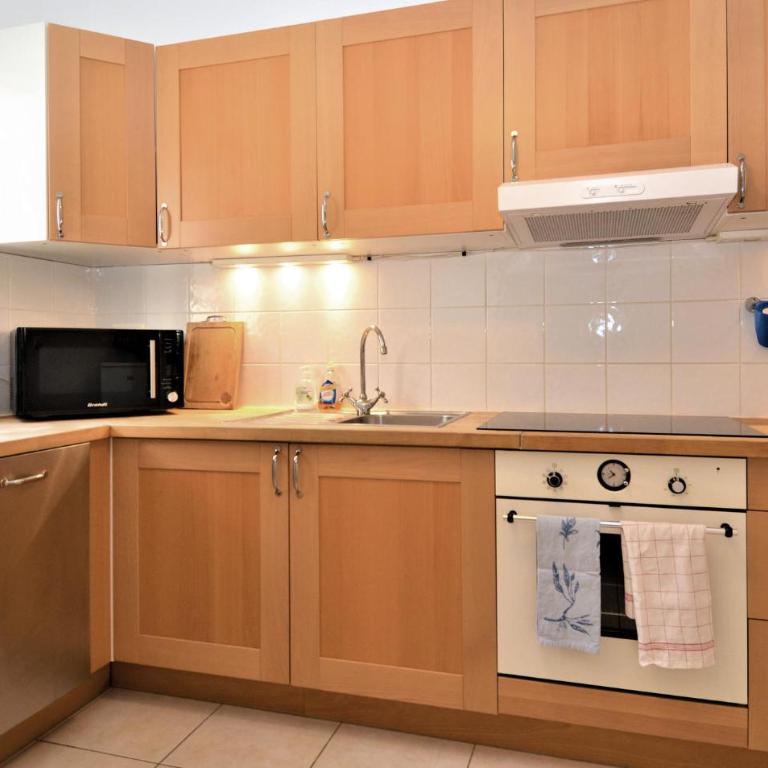 Stunning Home In Aigues-Mortes With Wifi - Two-Bedroom Holiday Home - 12