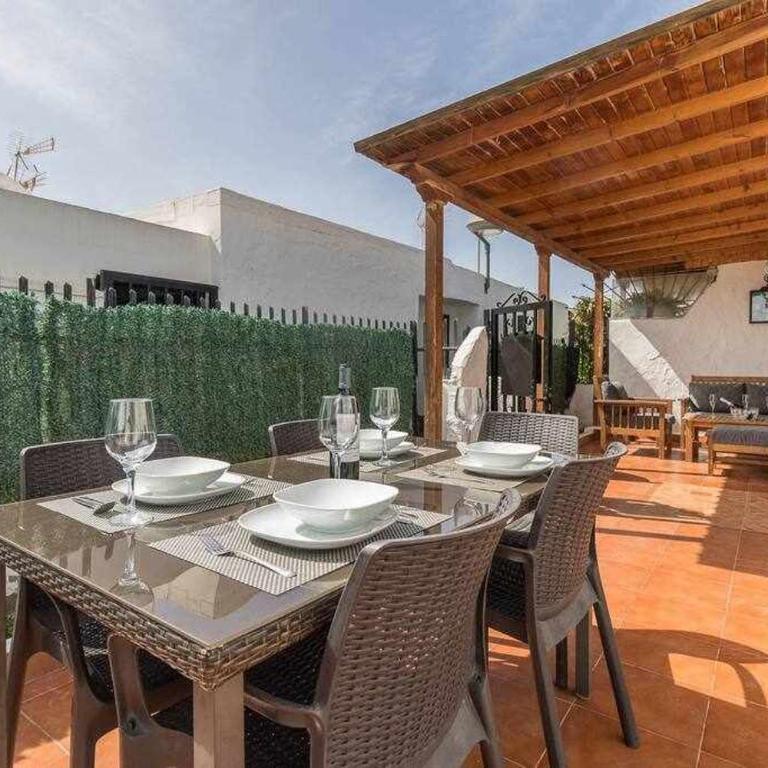 Sunset Bungalow - Three-Bedroom Apartment - 9
