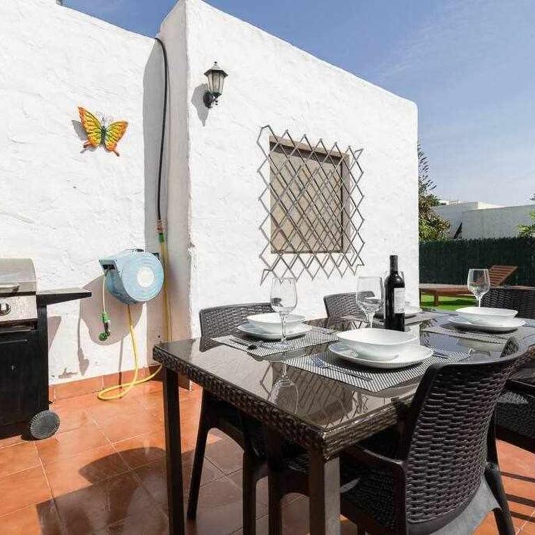 Sunset Bungalow - Three-Bedroom Apartment - 11