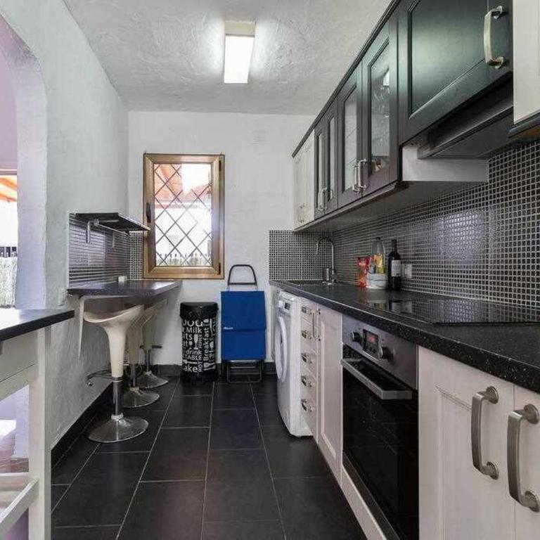 Sunset Bungalow - Three-Bedroom Apartment - 22