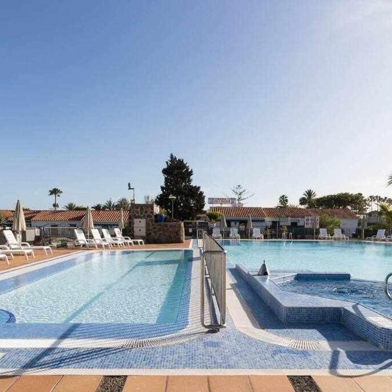 Sunset Bungalow - Three-Bedroom Apartment - 41