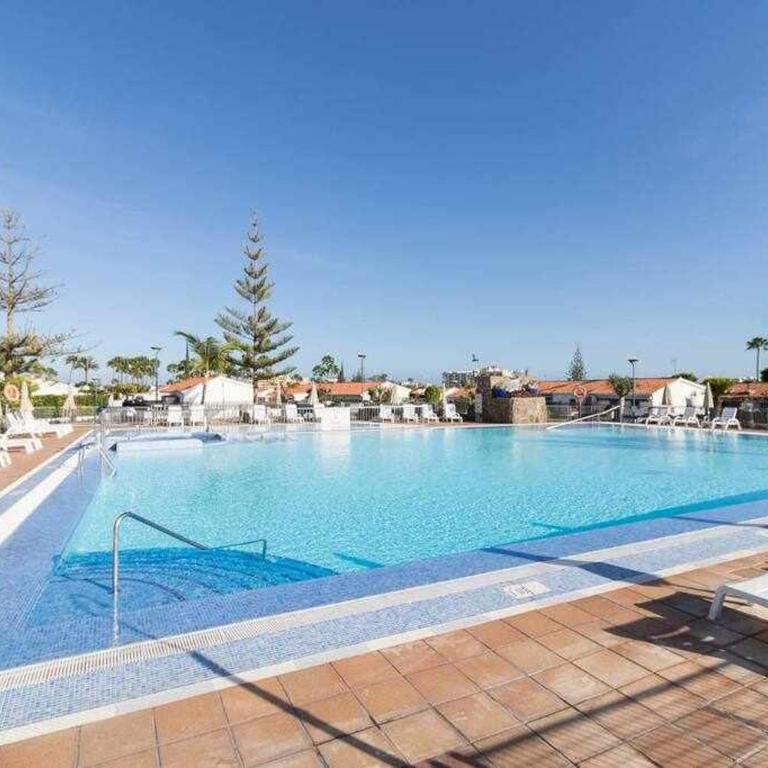 Sunset Bungalow - Three-Bedroom Apartment - 42