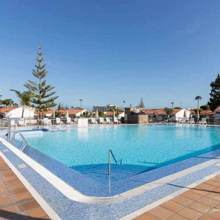 Sunset Bungalow - Three-Bedroom Apartment - 44