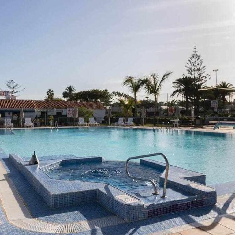 Sunset Bungalow - Three-Bedroom Apartment - 46