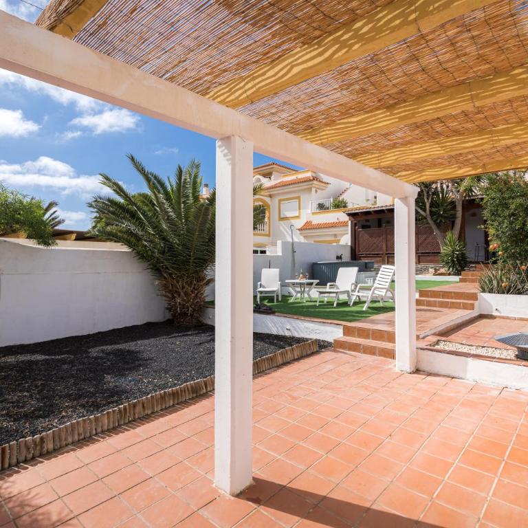 Home2Book Charming Casa El Refugio - Three-Bedroom House - 20