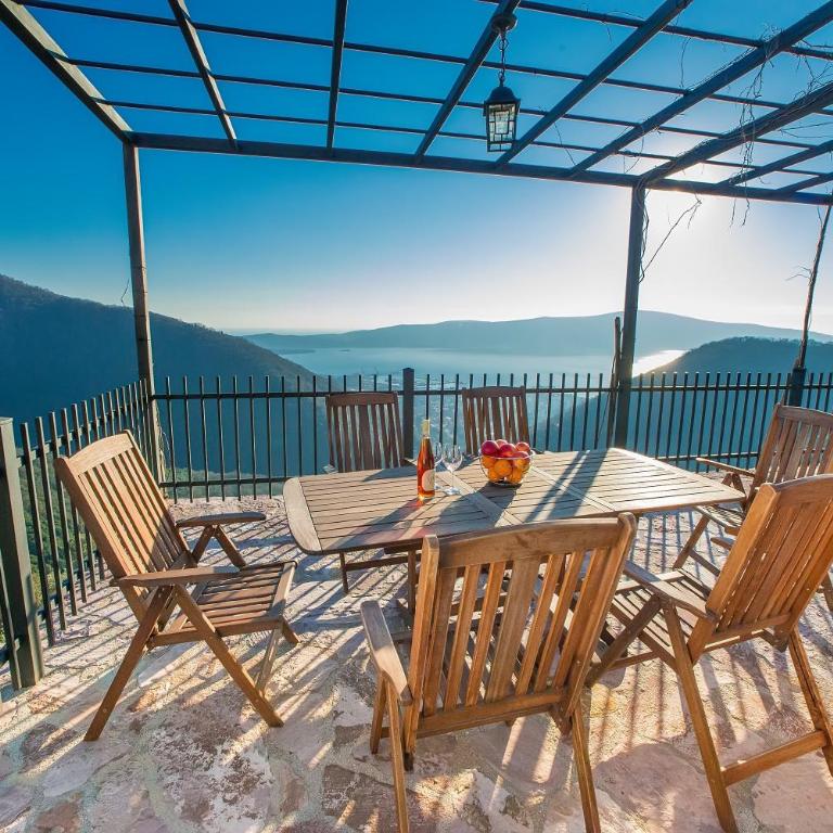 Kuća Garbo Vila - Three-Bedroom Villa - 34