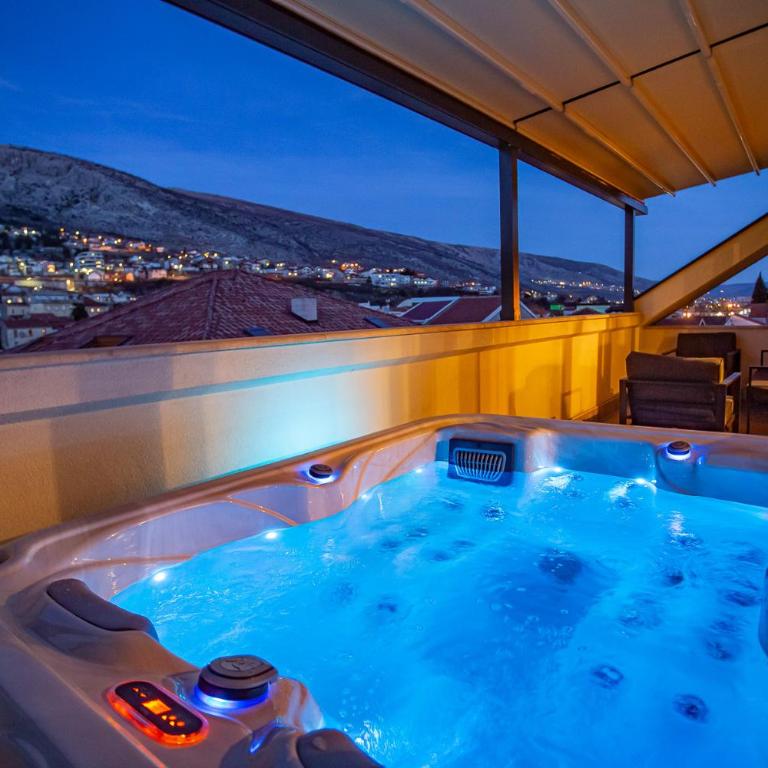 Exclusive Penthouse Old town with sauna and jacuzzi - Three-Bedroom Apartment - 3
