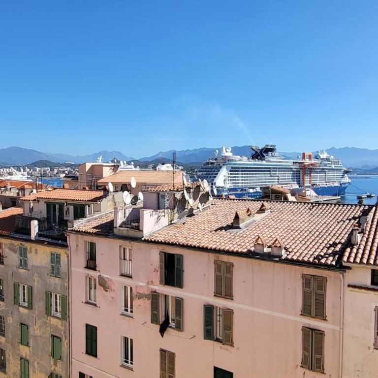 Superbe T2 avec balcons, Vieux Port, Hyper centre Ajaccio - Appartement 1 Chambre - 20
