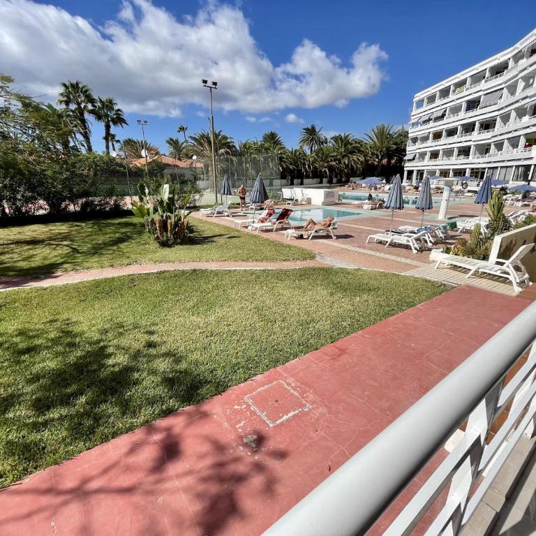Pretty pool view holiday home - Apartment - 25