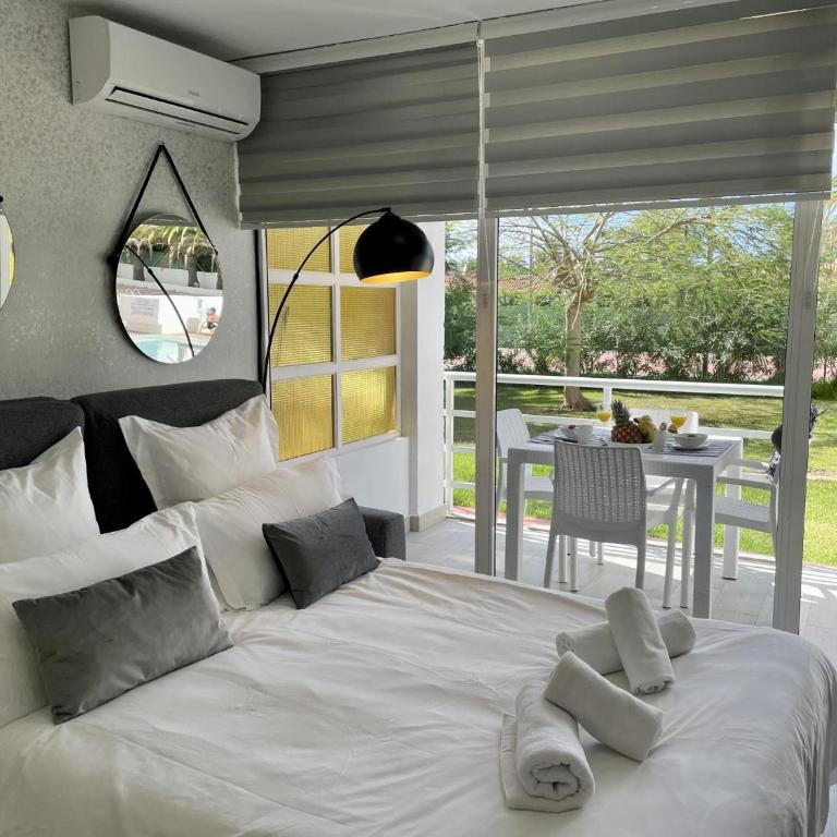 Pretty pool view holiday home - Apartment - 31
