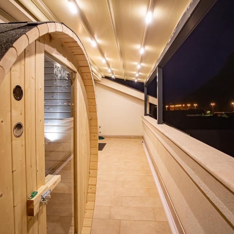 Sky Penthouse Old Bridge with sauna and jacuzzi - Three-Bedroom Apartment - 4