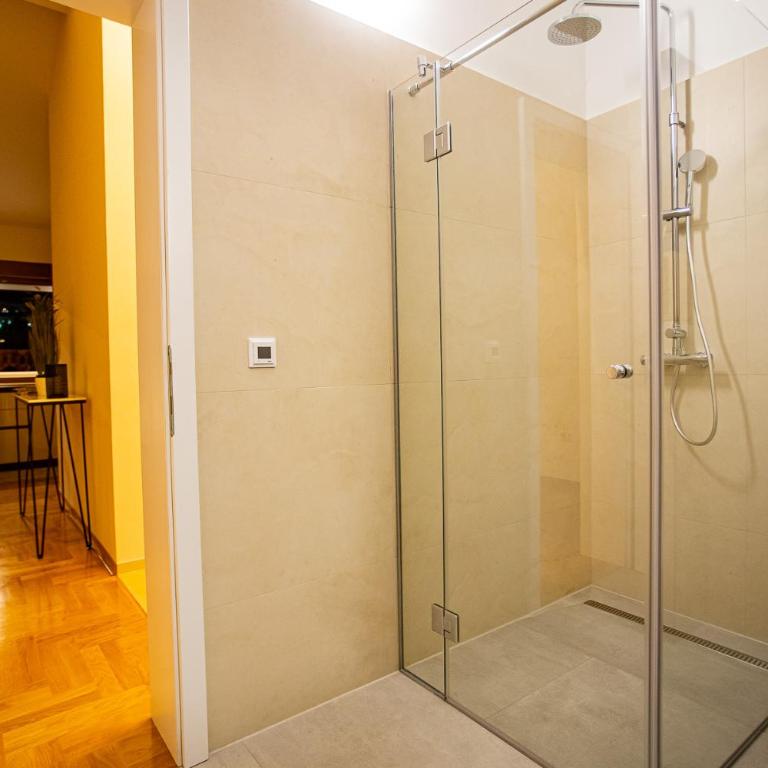 Sky Penthouse Old Bridge with sauna and jacuzzi - Three-Bedroom Apartment - 22