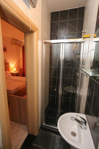 Lovely Home Rooms Center - Deluxe Triple Room - 13