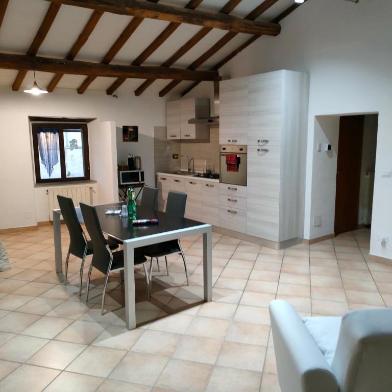 Francigena Viterbo Apartment con parcheggio gratuito a soli 2 minuti - Appartamento con 3 Camere da Letto - 4