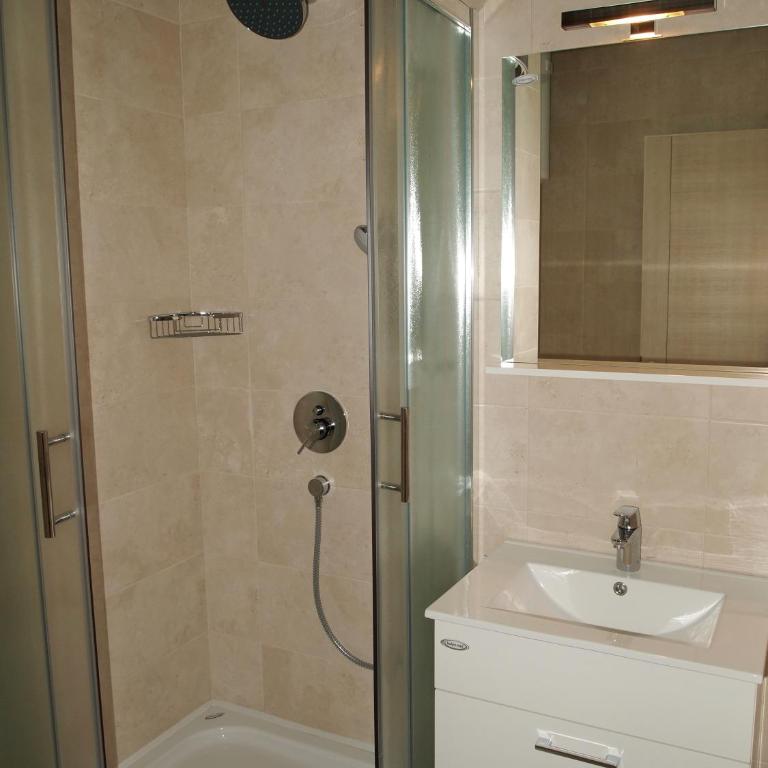 Apartments Lavanda - One-Bedroom Apartment with Balcony - 10