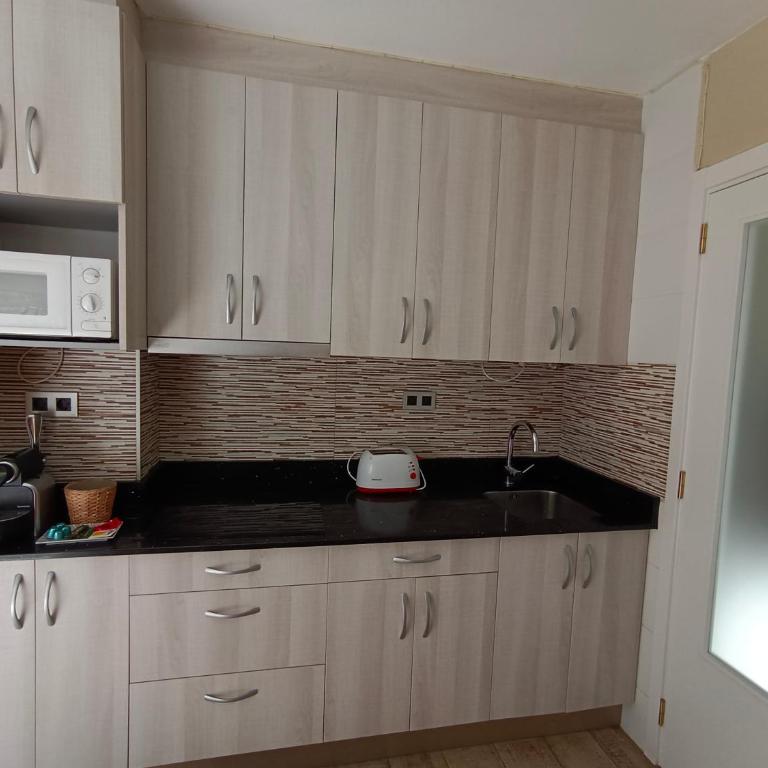 Jescamar 2 - Two-Bedroom Apartment - 8