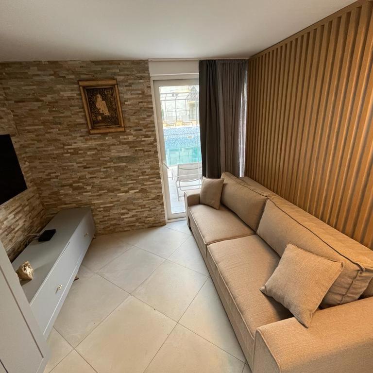 Villa with Pool & Garden apartment 1 Ognjen - One-Bedroom Apartment - 48