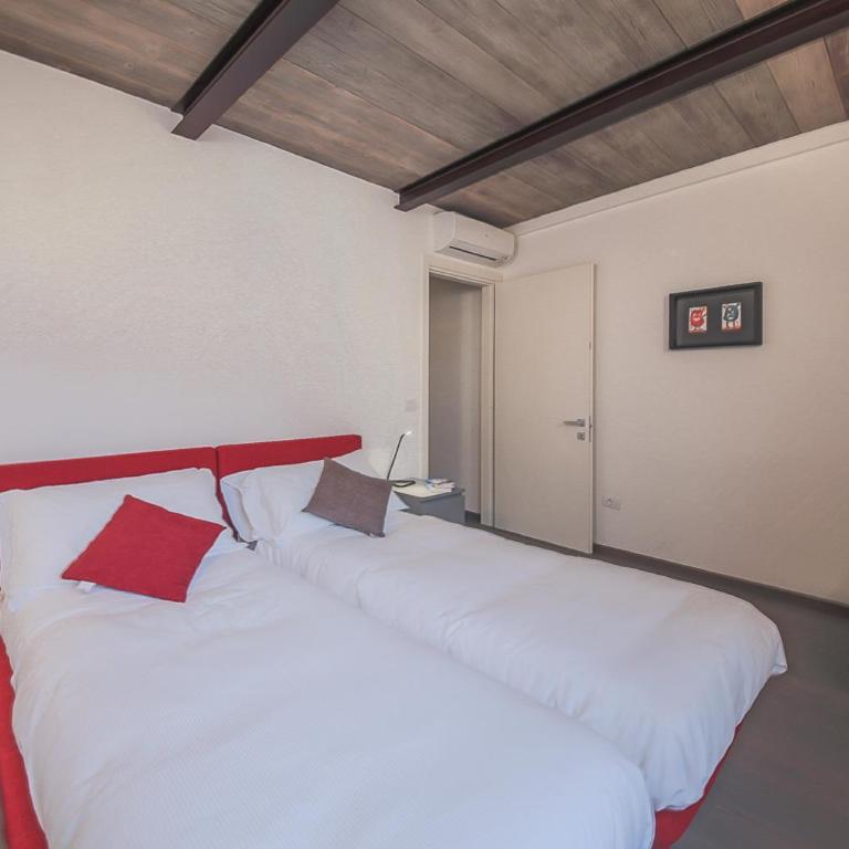 Apartments Florence Pepi attic - Two-Bedroom Apartment - 10