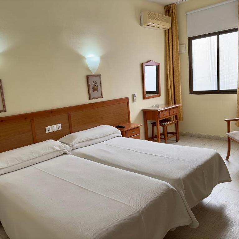 Hotel Cabello - Habitación Doble Estándar - 2 camas - 6