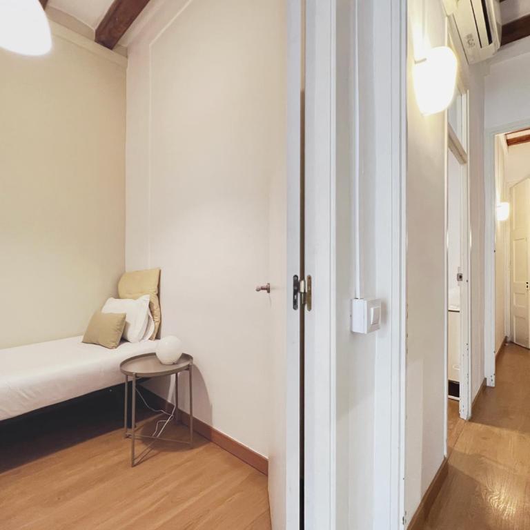 Stay U-nique Apartments Vila de Gracia - Four-Bedroom Apartment - 11