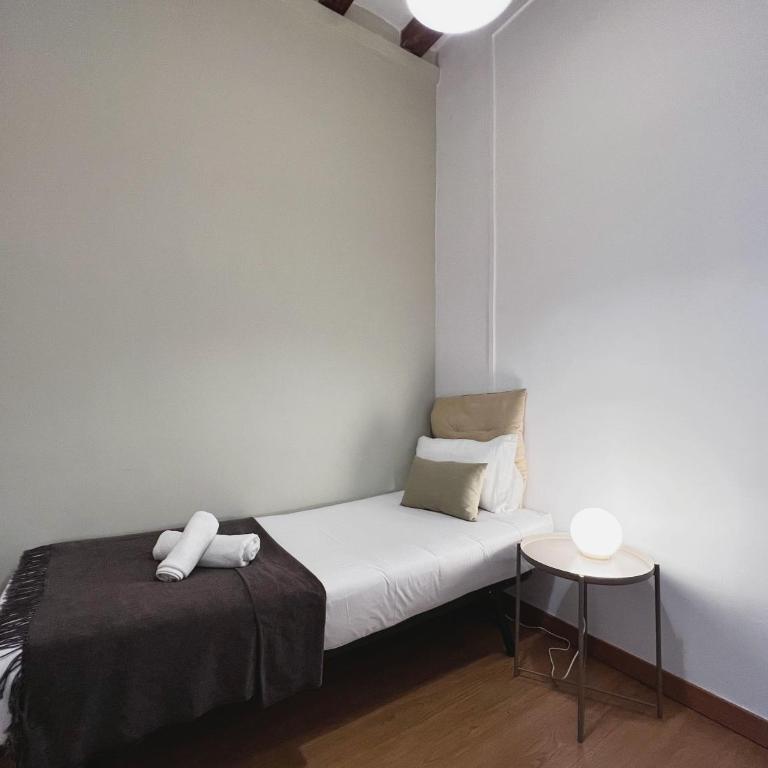 Stay U-nique Apartments Vila de Gracia - Four-Bedroom Apartment - 14