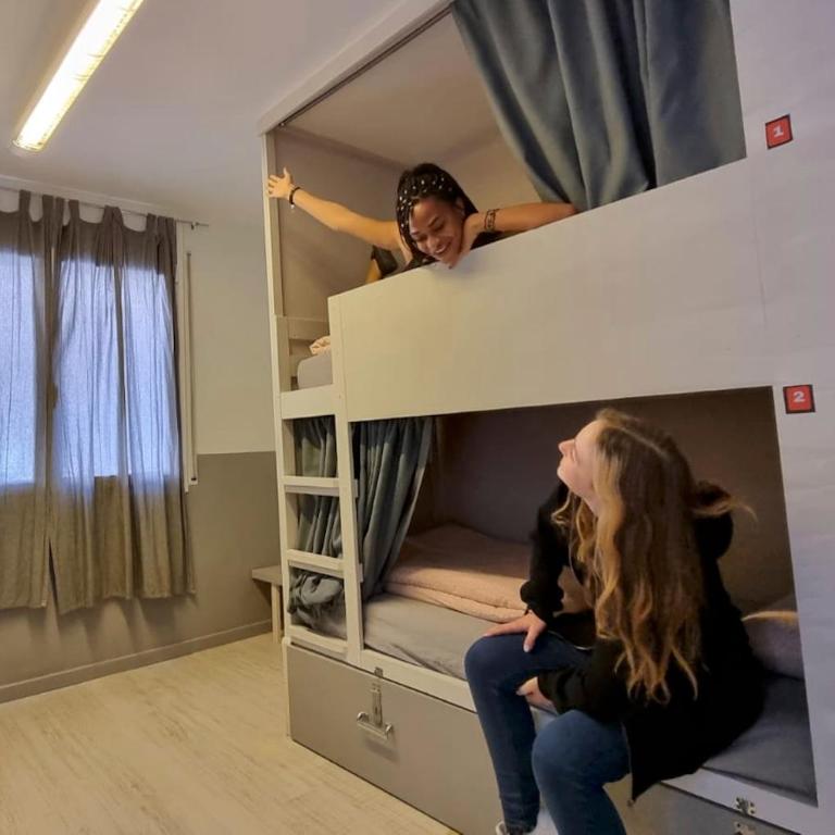 Onefam Ramblas - Bed in 4-Bed Mixed Dormitory Room - 1